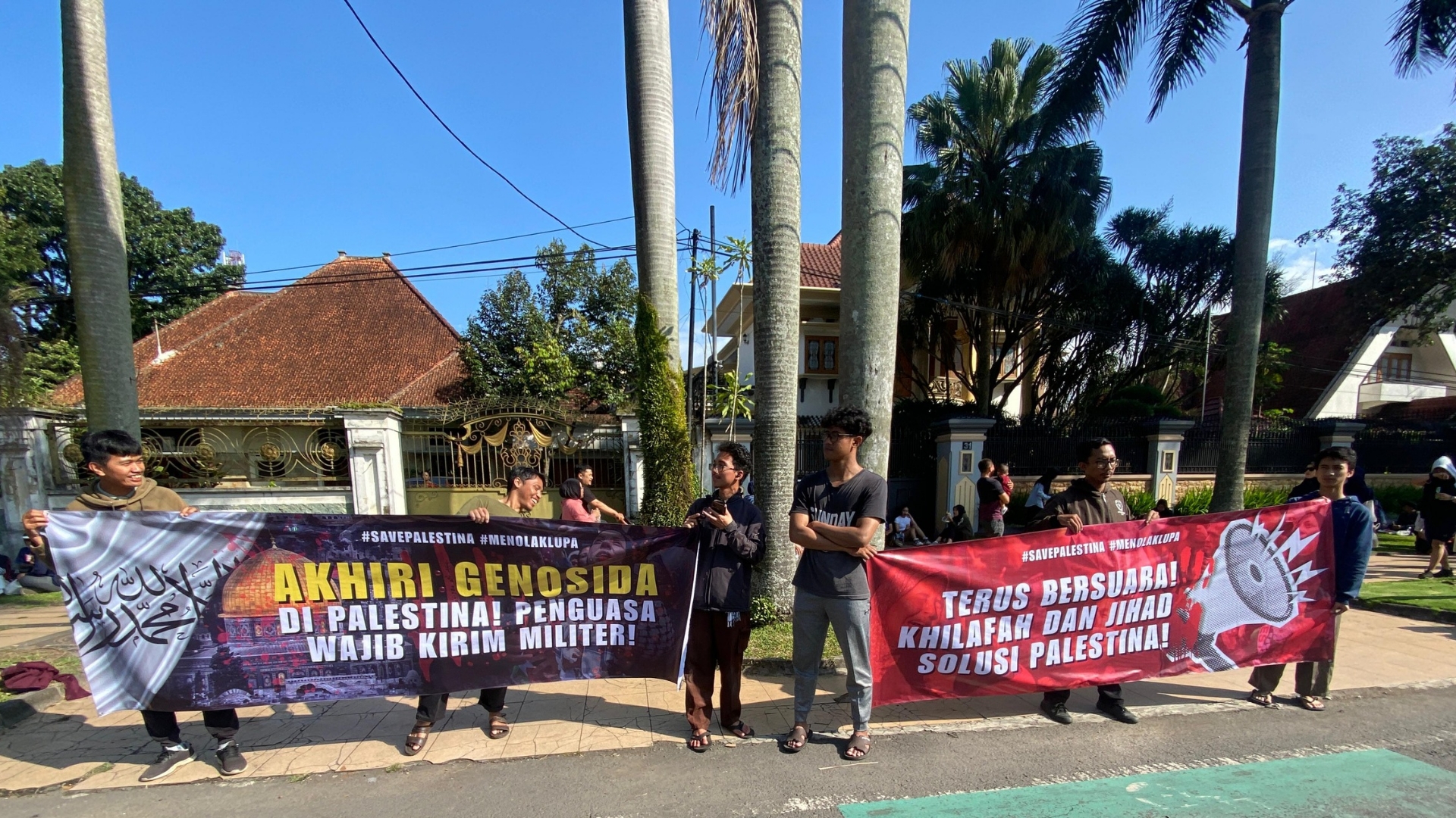 Aksi Pemuda di CFD Idjen Boulevard Malang, Serukan Pengiriman Militer untuk Akhiri Genosida Palestina
