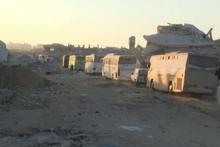 Gaza Welcomes Freedom: 2,000 Palestinian Prisoners Released by Israel in Peace Agreement