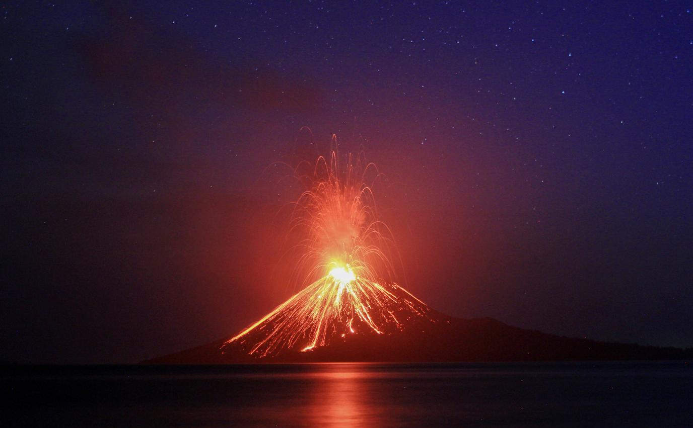 BREAKING NEWS - Erupsi Anak Krakatau Berlanjut, Bandara Soekarno-Hatta Diperpanjang Tutup hingga Sore Ini