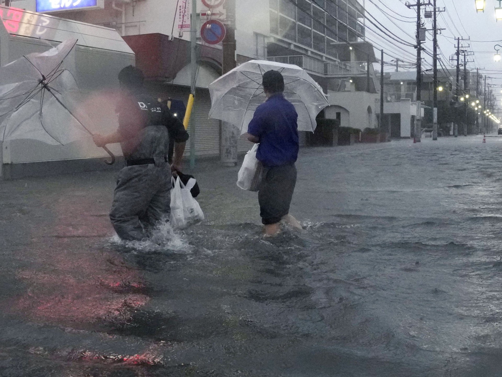 Topan Dujuan Tewaskan Dua Orang di Jepang