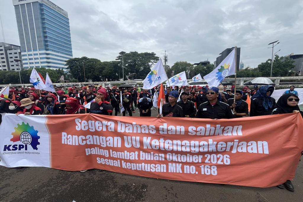 BREAKING NEWS - 50 Ribu Buruh Demo di Sudirman-Thamrin Hari Ini, Bawa 11 Tuntutan RUU Perlindungan Ketenagakerjaan