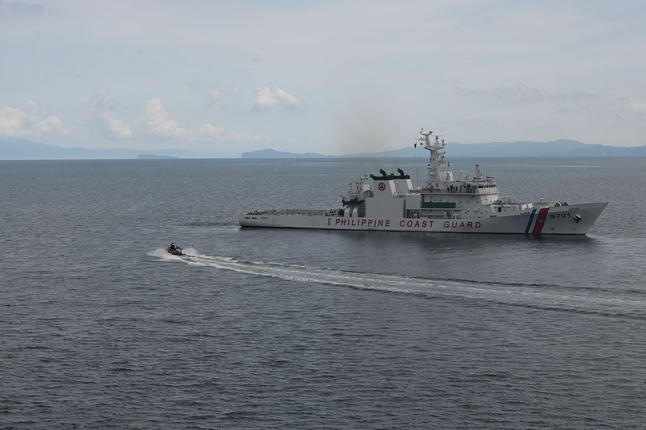 Filipina Kerahkan Kapal Terbesar dan Pesawat, Paksa Kapal Riset China Tinggalkan Posisinya di Lepas Batanes