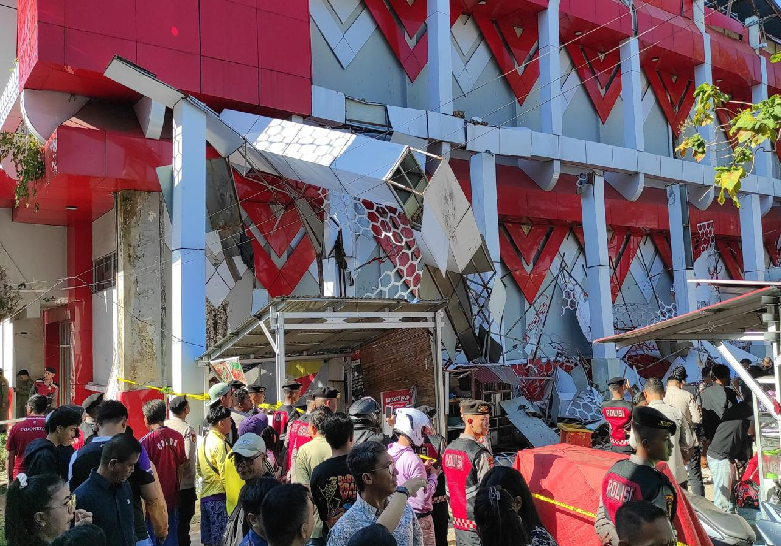 BREAKING NEWS - Ledakan Guncang Ruko San Antonio Pakuwon City Surabaya, 5 Orang Terluka, 20 Bangunan Rusak