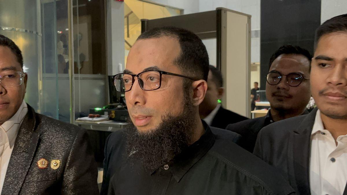 INVESTIGASI - Khalid Basalamah Ungkap Pembayaran USD 4.500 per Jemaah, Siapa Dalang di Balik Tarif Tersebut?